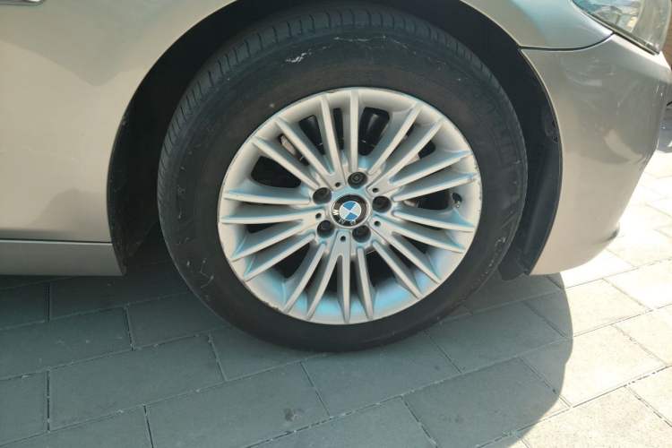 Used BMW 5 Series 2014 525Li Leading Model Right Front Wheel Hub