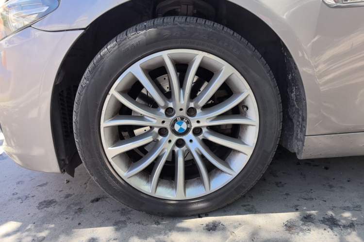 Used BMW 5 Series 2014 525Li Luxury Design Package Right Front Wheel Hub