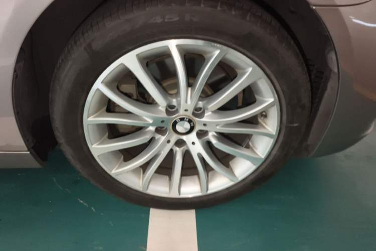 Used BMW 5 Series 2014 528Li Leading Model Right Front Wheel Hub