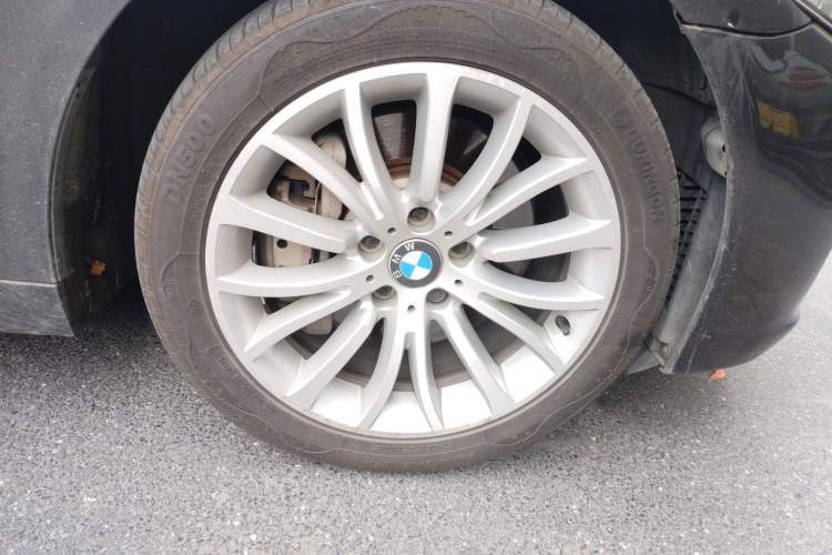 Used BMW 5 Series 2014 528Li xDrive Luxury Design Package Right Front Wheel Hub