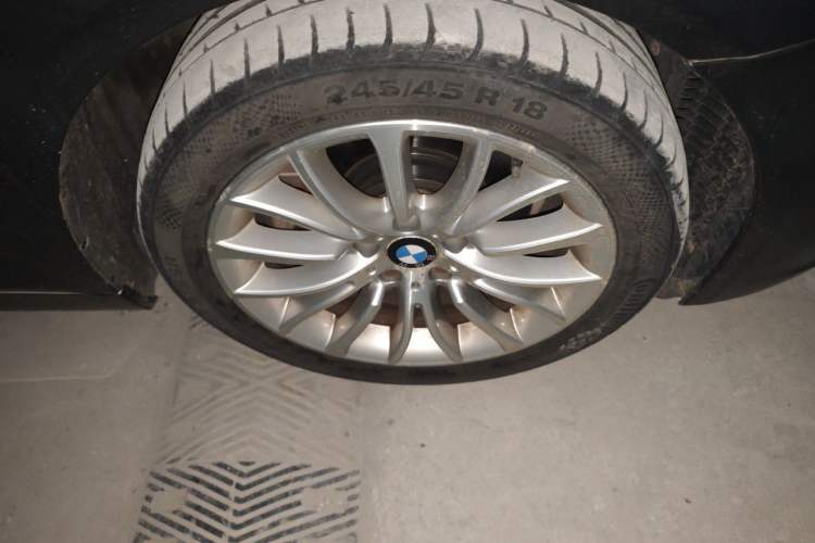 Used BMW 5 Series 2014 525Li Luxury Design Package Right Front Wheel Hub