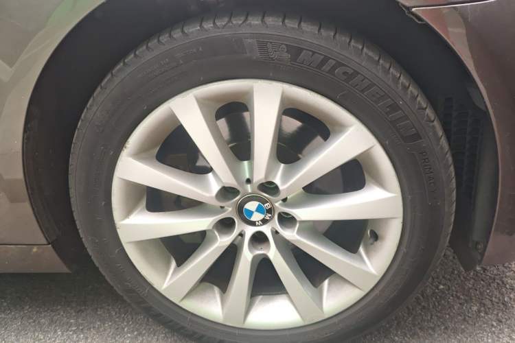 Used BMW 5 Series 2014 530Li Leading Model Right Front Wheel Hub