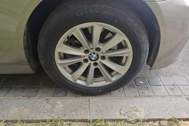 Used BMW 5 Series 2014 520Li Elegant Model Right Front Wheel Hub