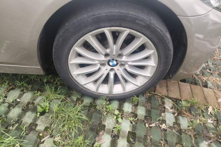 Used BMW 5 Series 2014 525Li Luxury Design Package Right Front Wheel Hub