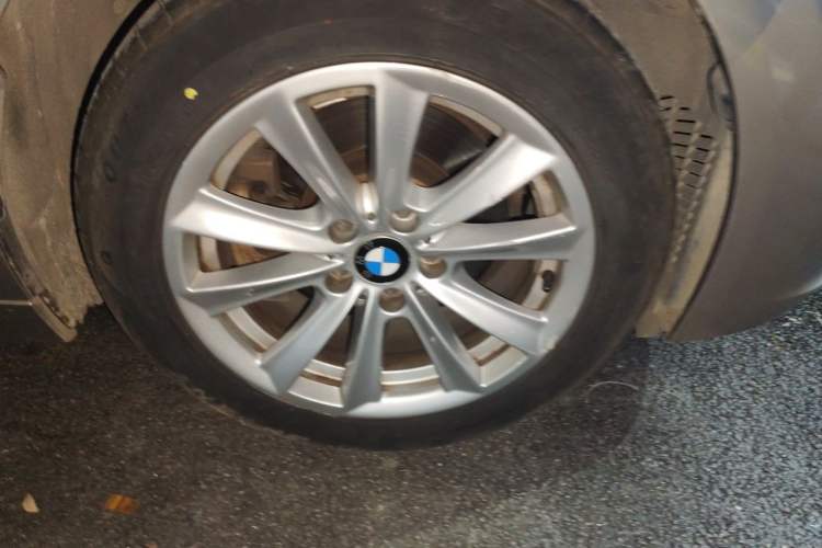 Used BMW 5 Series 2014 520Li Elegant Model Right Front Wheel Hub