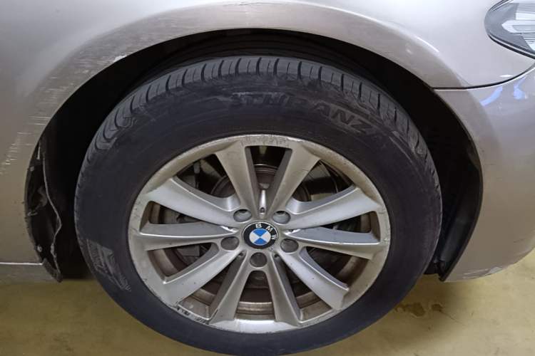 Used BMW 5 Series 2014 520Li Elegant Model Right Front Wheel Hub