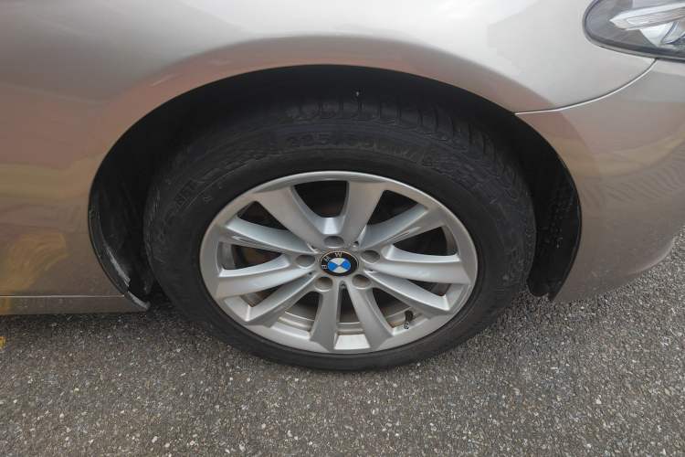 Used BMW 5 Series 2014 520Li Elegant Model Right Front Wheel Hub