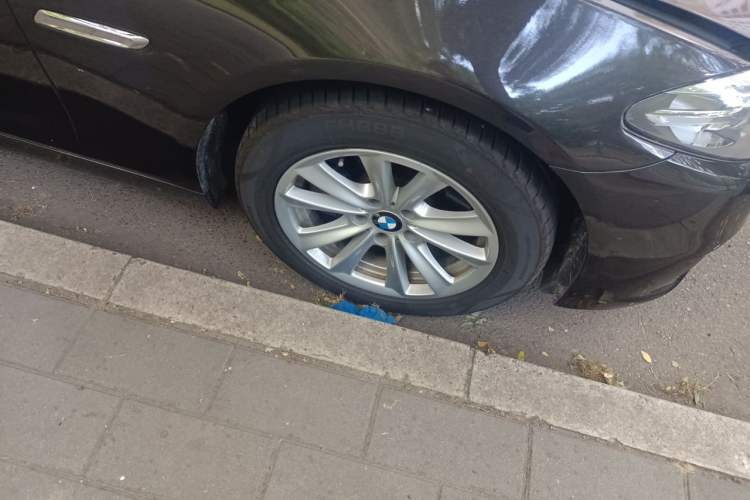 Used BMW 5 Series 2014 520Li Elegant Model Right Front Wheel Hub