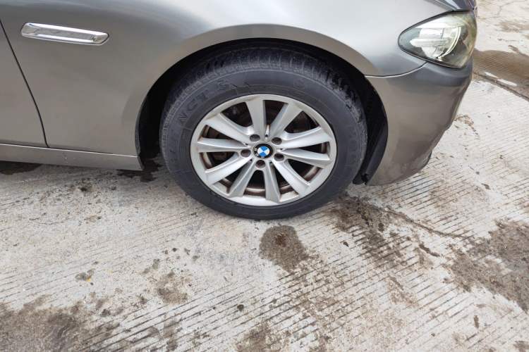 Used BMW 5 Series 2014 520Li Elegant Model Right Front Wheel Hub