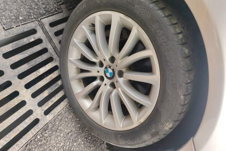 Used BMW 5 Series 2014 525Li Luxury Design Package Right Front Wheel Hub