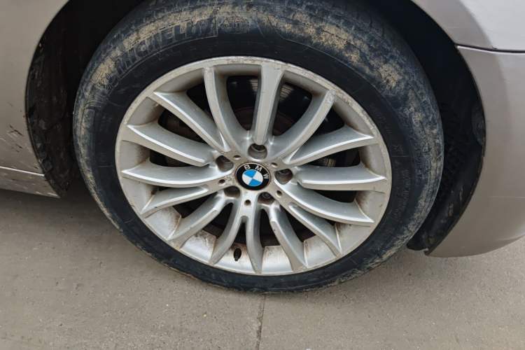 Used BMW 5 Series 2014 525Li Luxury Design Package Right Front Wheel Hub
