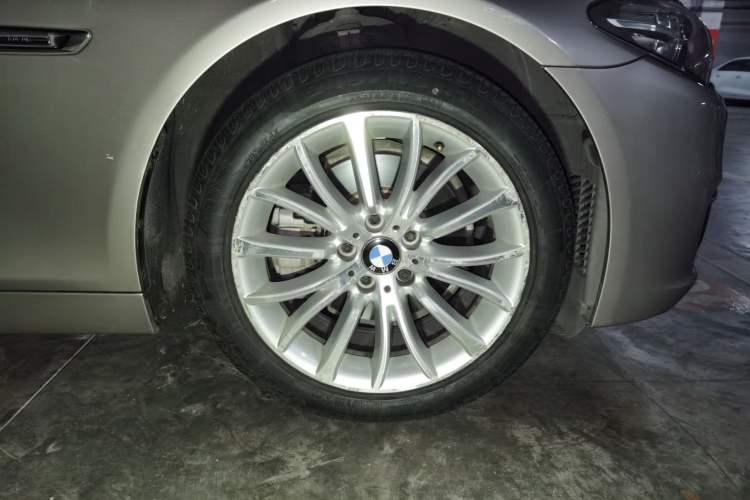 Used BMW 5 Series 2014 525Li Luxury Design Package Right Front Wheel Hub