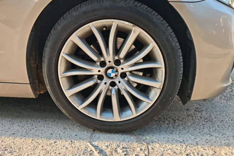Used BMW 5 Series 2014 525Li Fashion Design Package Right Front Wheel Hub