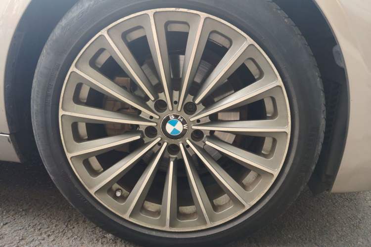 Used BMW 5 Series 2014 525Li Leading Model Right Front Wheel Hub
