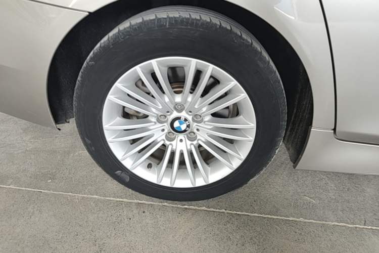 Used BMW 5 Series 2014 525Li Leading Model Right Rear Wheel Hub