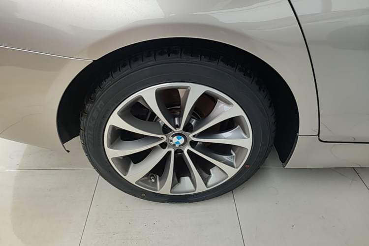 Used BMW 5 Series 2014 528Li Leading Model Right Rear Wheel Hub