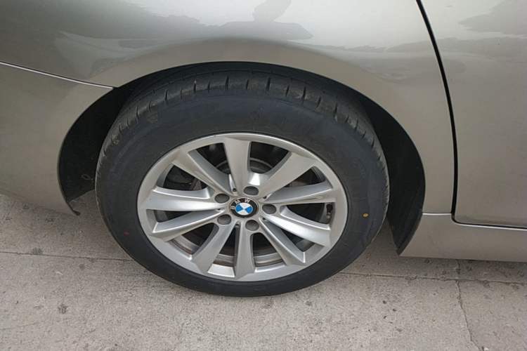Used BMW 5 Series 2014 520Li Elegant Model Right Rear Wheel Hub