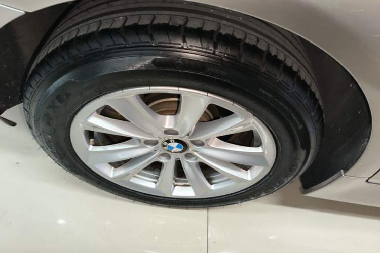 Used BMW 5 Series 2014 520Li Elegant Model Right Rear Wheel Hub