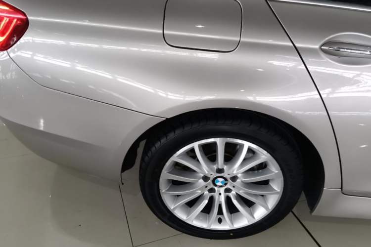 Used BMW 5 Series 2014 525Li Luxury Design Package Right Rear Wheel Hub