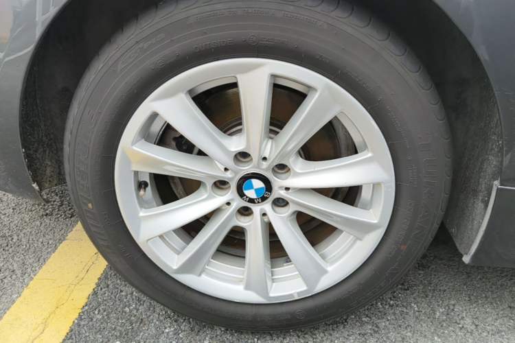 Used BMW 5 Series 2014 520Li Elegant Model Right Rear Wheel Hub