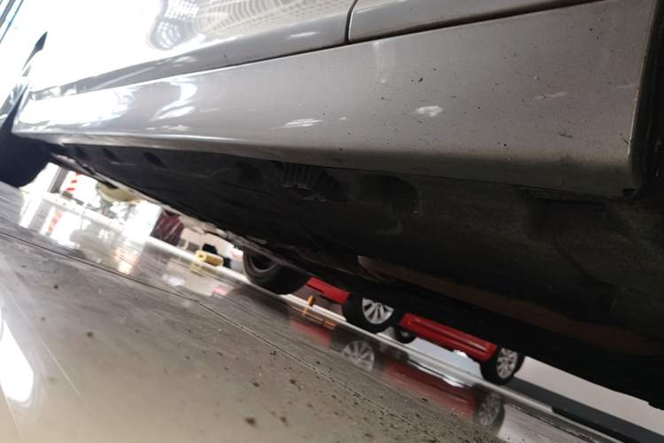 Used BMW 5 Series 2014 520Li Elegant Model Right Side Sill