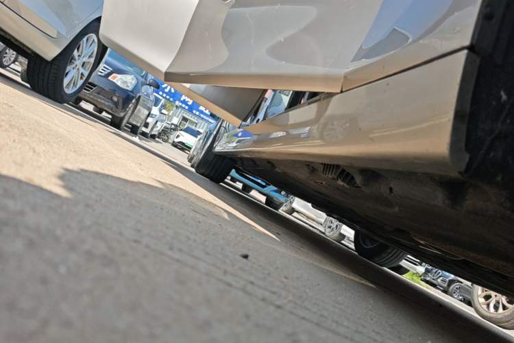 Used BMW 5 Series 2014 520Li Elegant Model Right Side Sill
