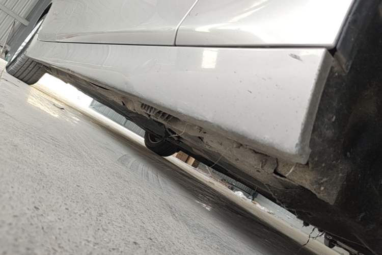 Used BMW 5 Series 2014 525Li Leading Model Right Side Sill