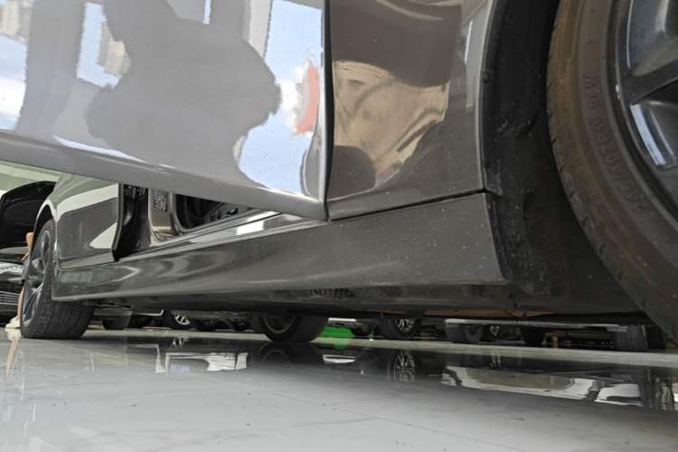 Used BMW 5 Series 2014 535Li Leading Model Right Side Sill