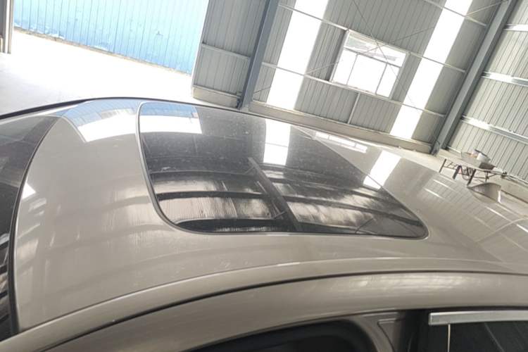 Used BMW 5 Series 2014 525Li Leading Model Roof
