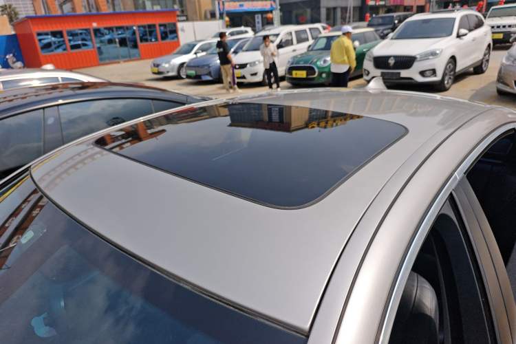 Used BMW 5 Series 2014 520Li Elegant Model Roof