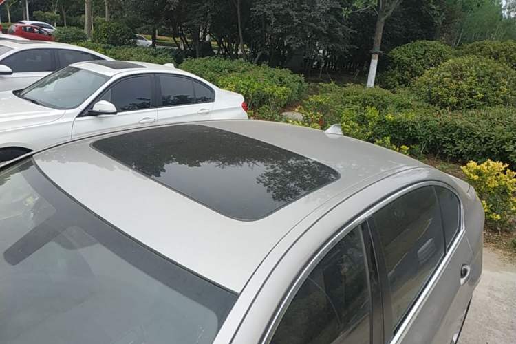 Used BMW 5 Series 2014 520Li Elegant Model Roof