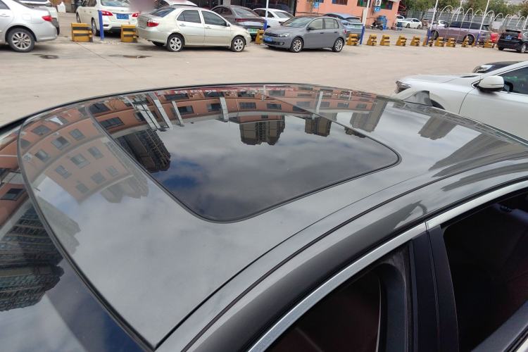 Used BMW 5 Series 2014 525Li Leading Model Roof