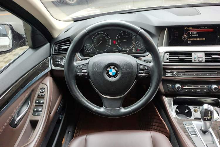 Used BMW 5 Series 2014 525Li Luxury Design Package Steering Wheel
