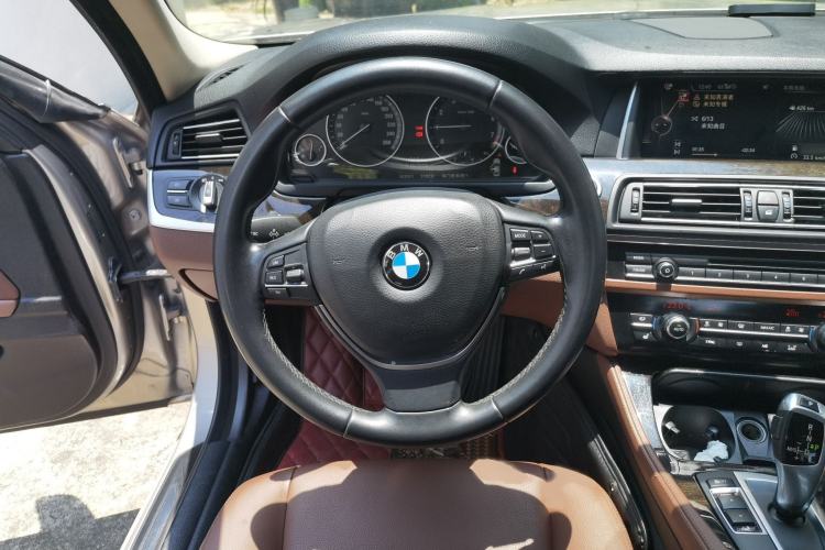Used BMW 5 Series 2014 528Li Luxury Design Package Steering Wheel