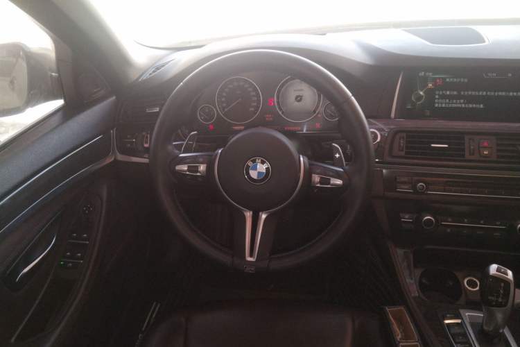 Used BMW 5 Series 2014 525Li Luxury Design Package Steering Wheel