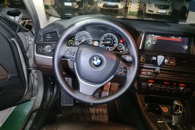 Used BMW 5 Series 2014 525Li Luxury Design Package Steering Wheel