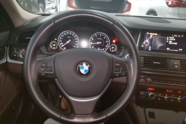 Used BMW 5 Series 2014 525Li Luxury Design Package Steering Wheel