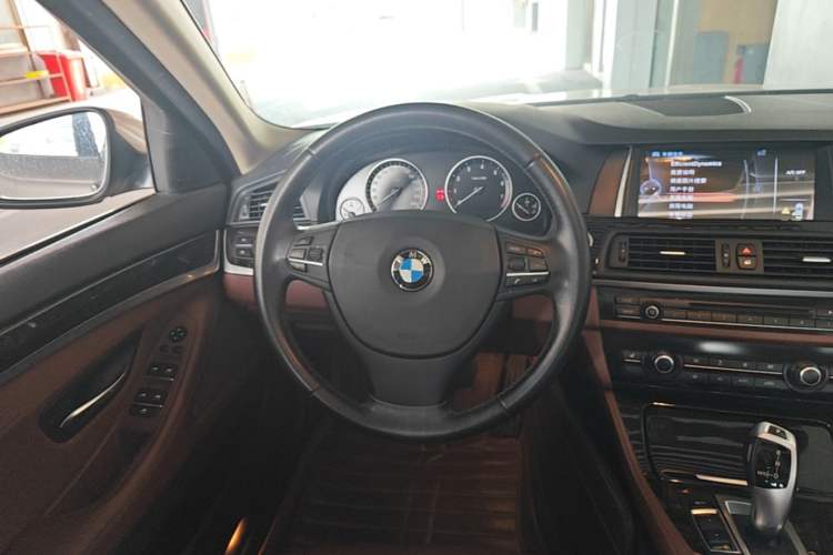 Used BMW 5 Series 2014 525Li Leading Model Steering Wheel