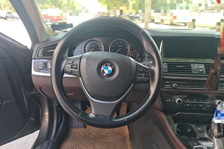 Used BMW 5 Series 2014 525Li Luxury Design Package Steering Wheel