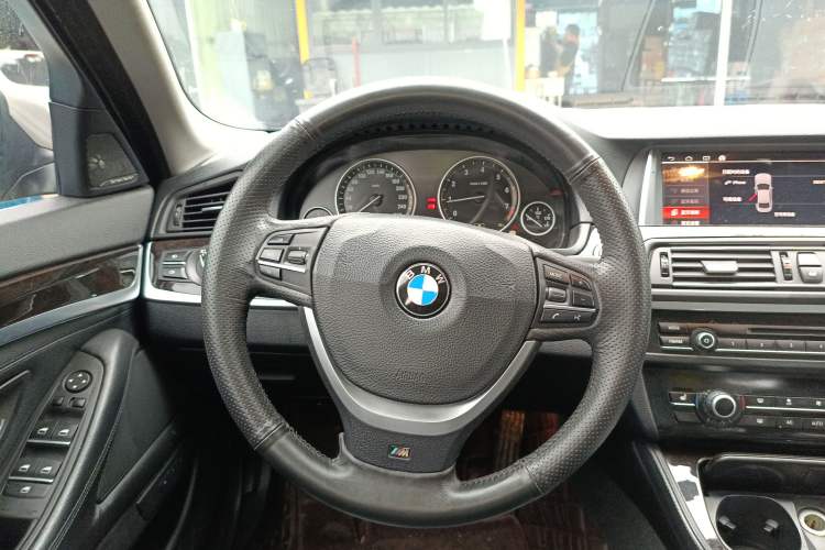 Used BMW 5 Series 2014 525Li Leading Model Steering Wheel