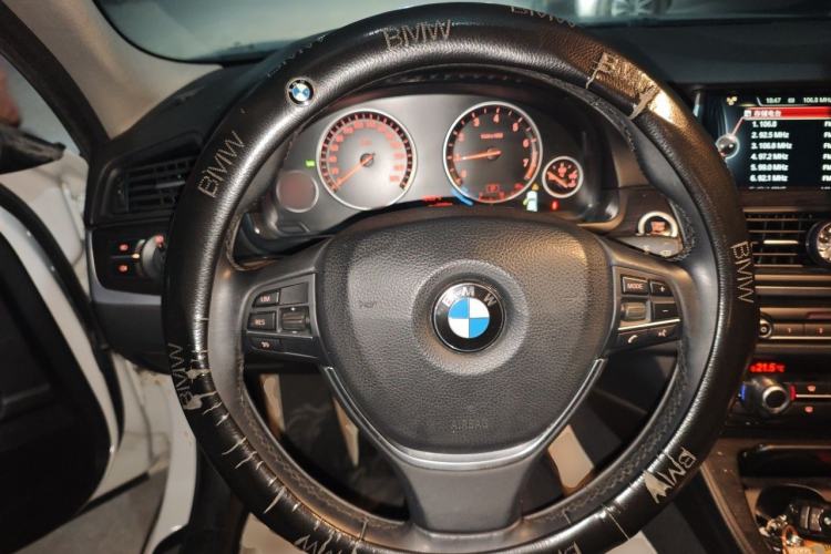 Used BMW 5 Series 2014 525Li Luxury Design Package Steering Wheel