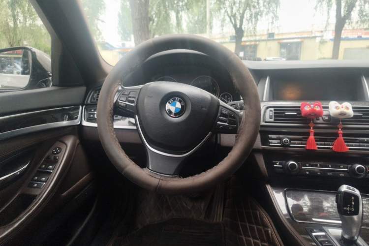 Used BMW 5 Series 2014 525Li Luxury Design Package Steering Wheel