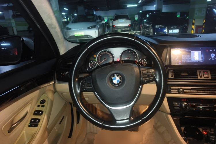 Used BMW 5 Series 2014 525Li Luxury Design Package Steering Wheel
