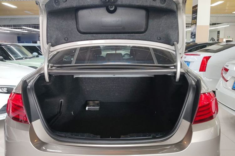 Used BMW 5 Series 2014 520Li Elegant Model Trunk
