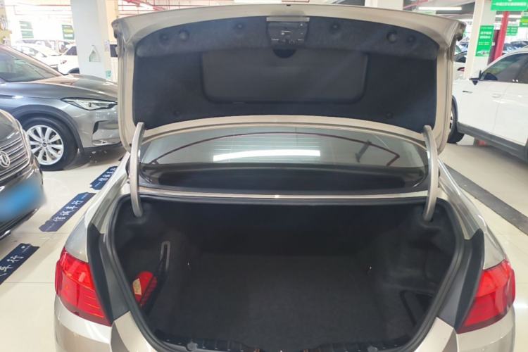 Used BMW 5 Series 2014 525Li Luxury Design Package Trunk