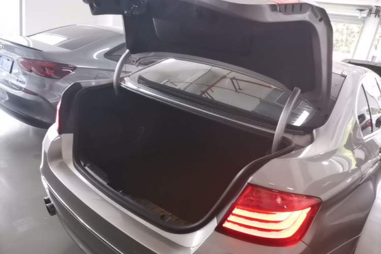 Used BMW 5 Series 2014 525Li Luxury Design Package Trunk