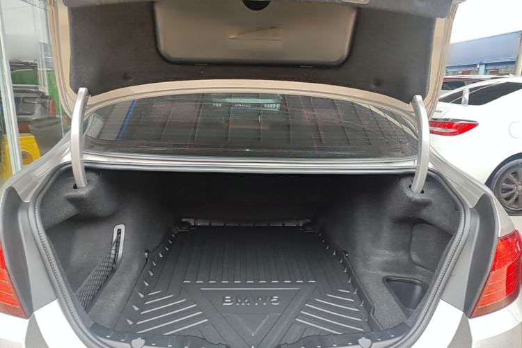 Used BMW 5 Series 2014 528Li Leading Model Trunk