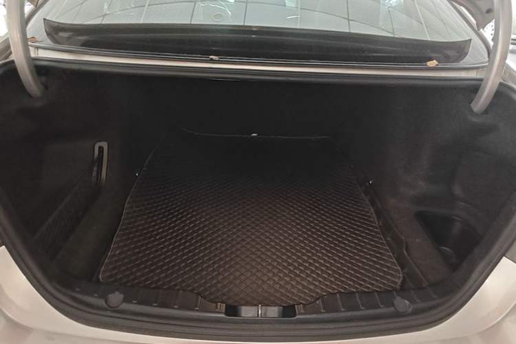 Used BMW 5 Series 2014 520Li Elegant Model Trunk