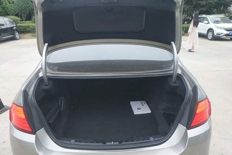 Used BMW 5 Series 2014 520Li Elegant Model Trunk