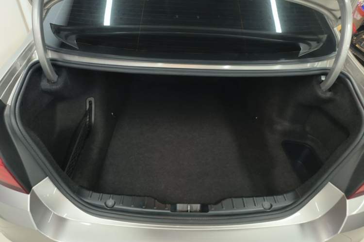 Used BMW 5 Series 2014 520Li Elegant Model Trunk